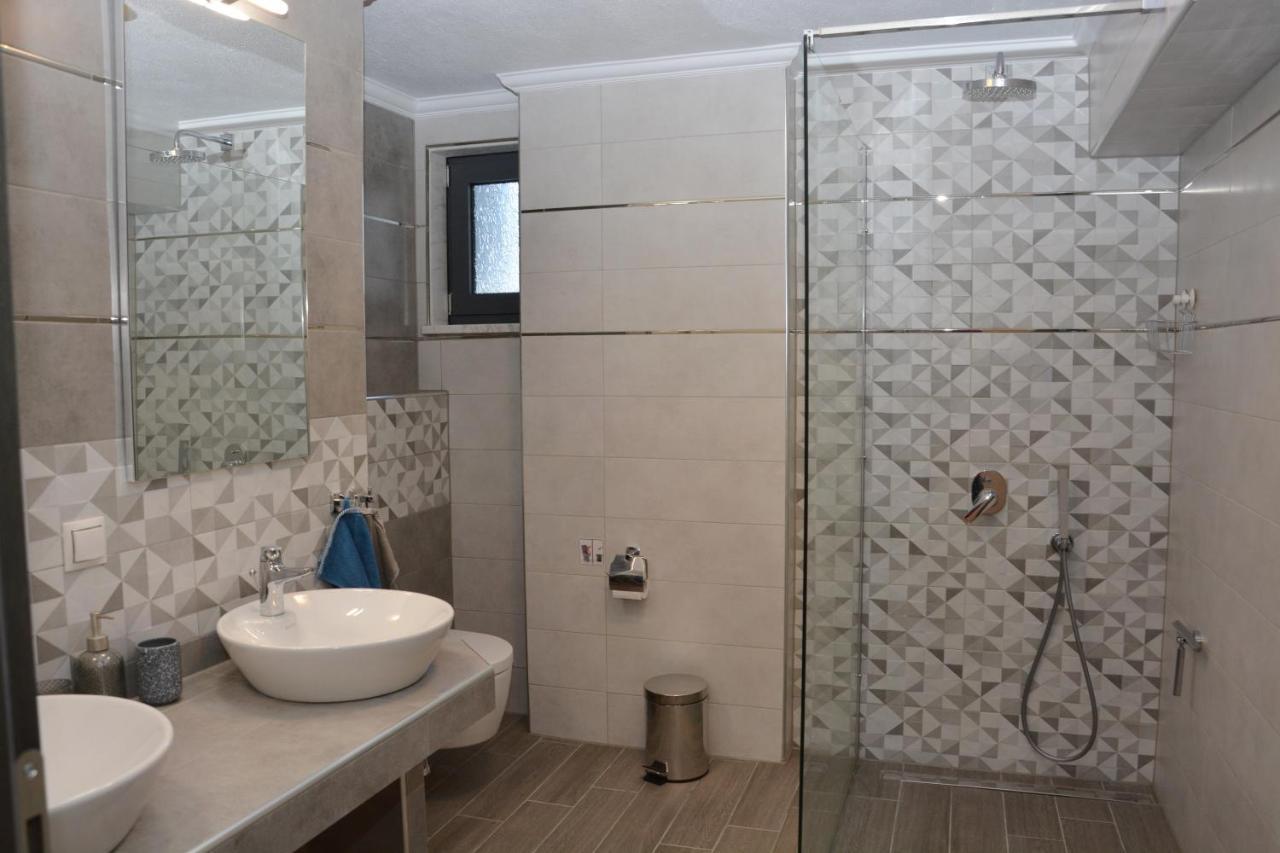 Pegasus Sea View Luxury Apartments Vrasná Buitenkant foto